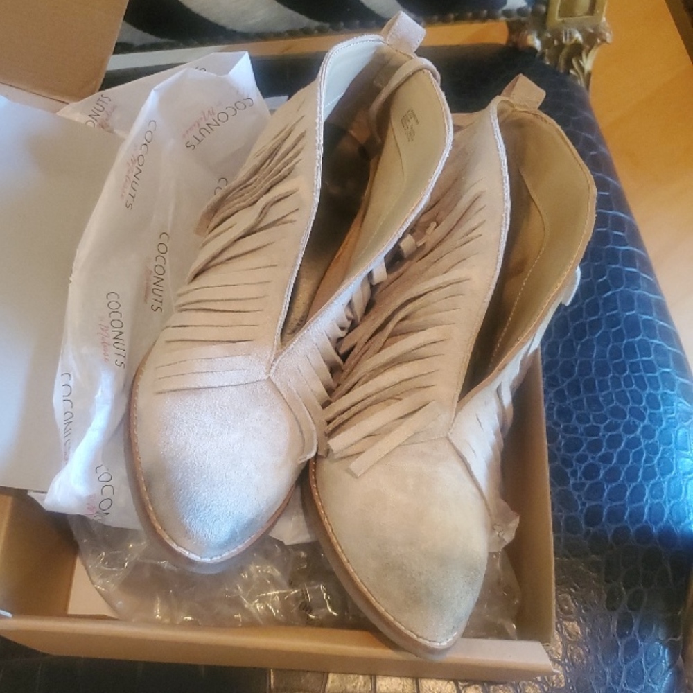 ❤️ BOOTIES w/Fringe in Ivory*NEW in Box